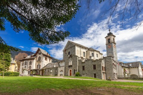 Romantici Laghi e Alpi maestose